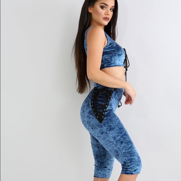 🚨Medium Left🚨Velvet Capri Set - Picture 3 of 7